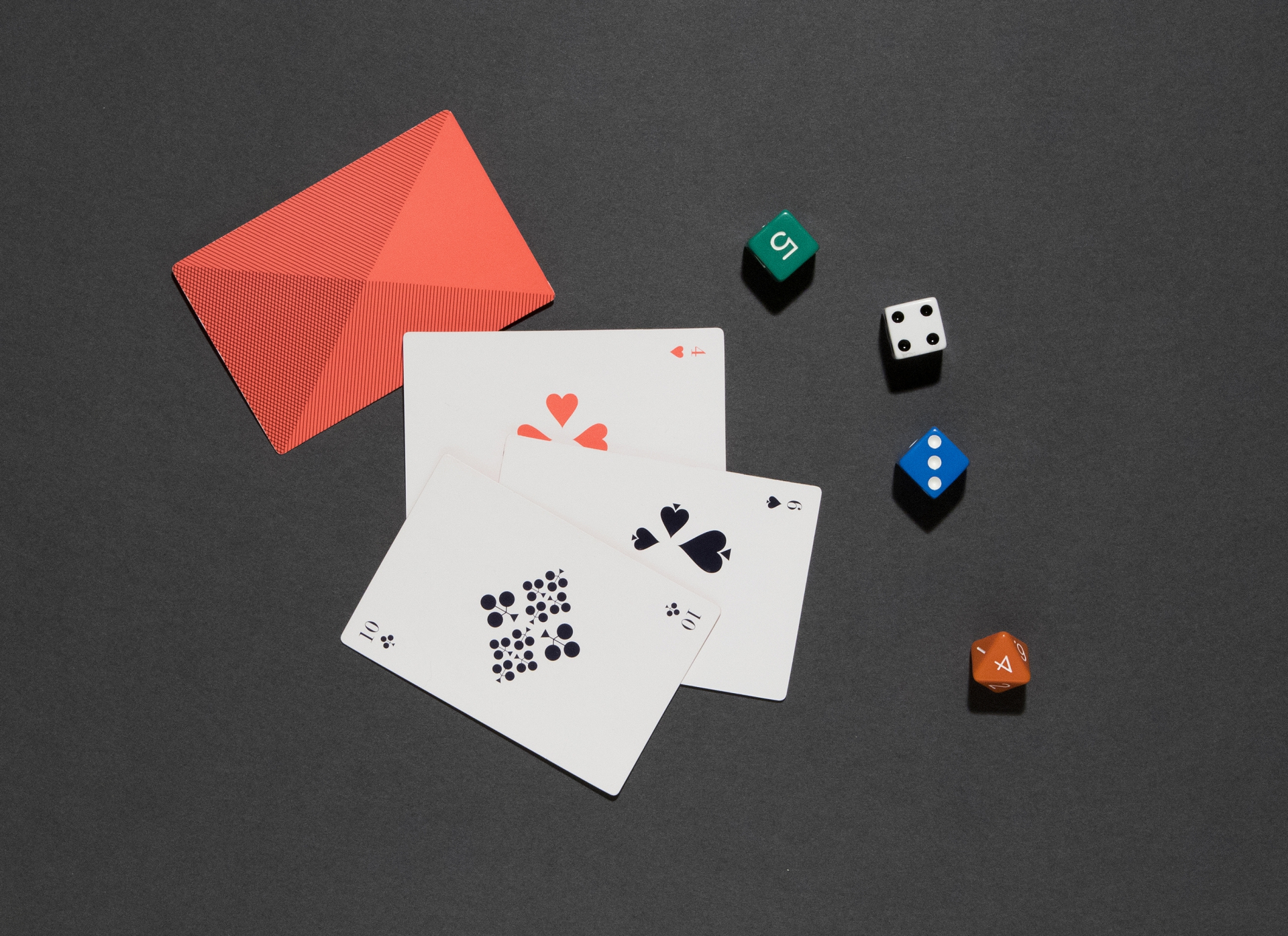  PLAYING CARDS / HAY