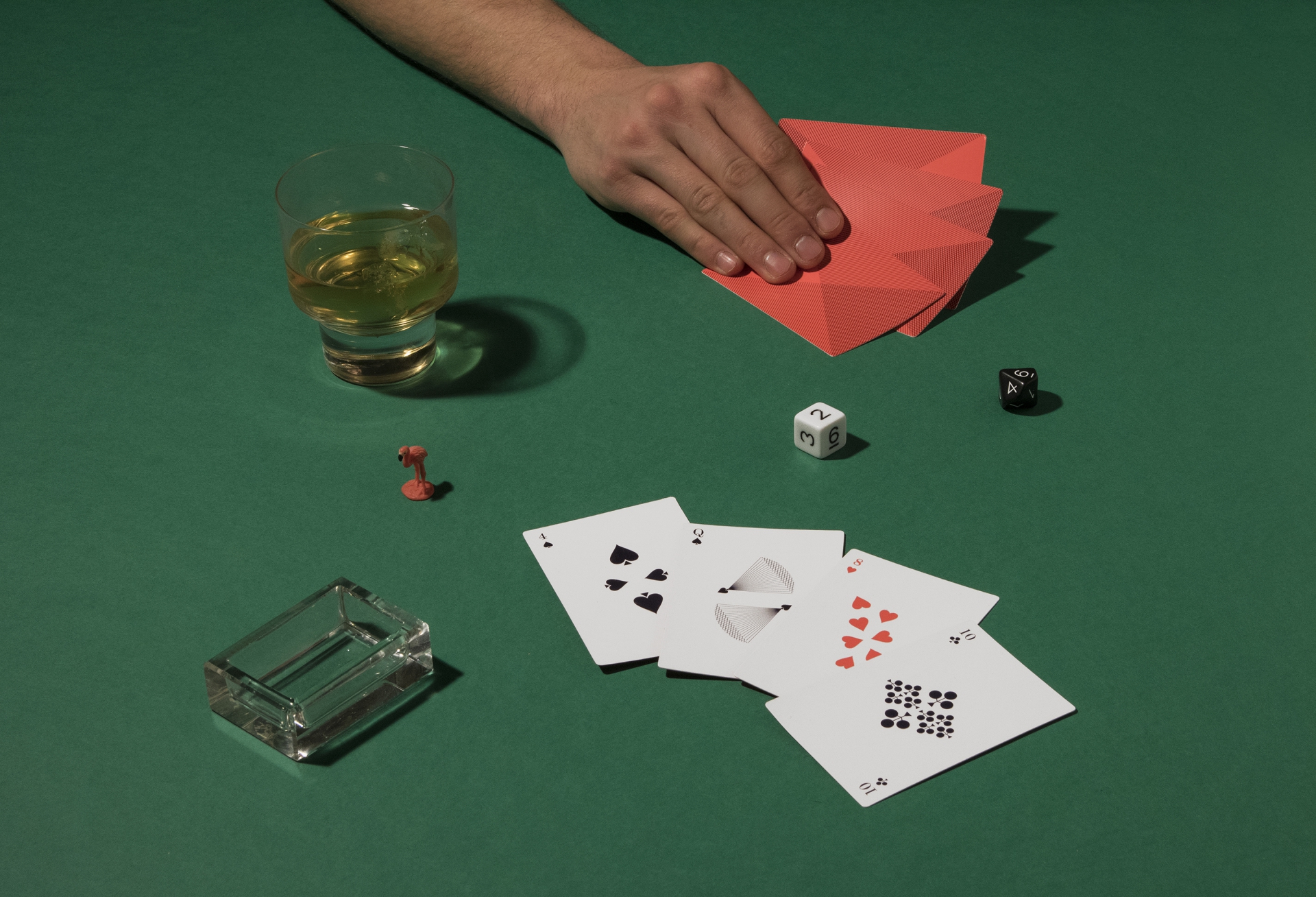  PLAYING CARDS / HAY