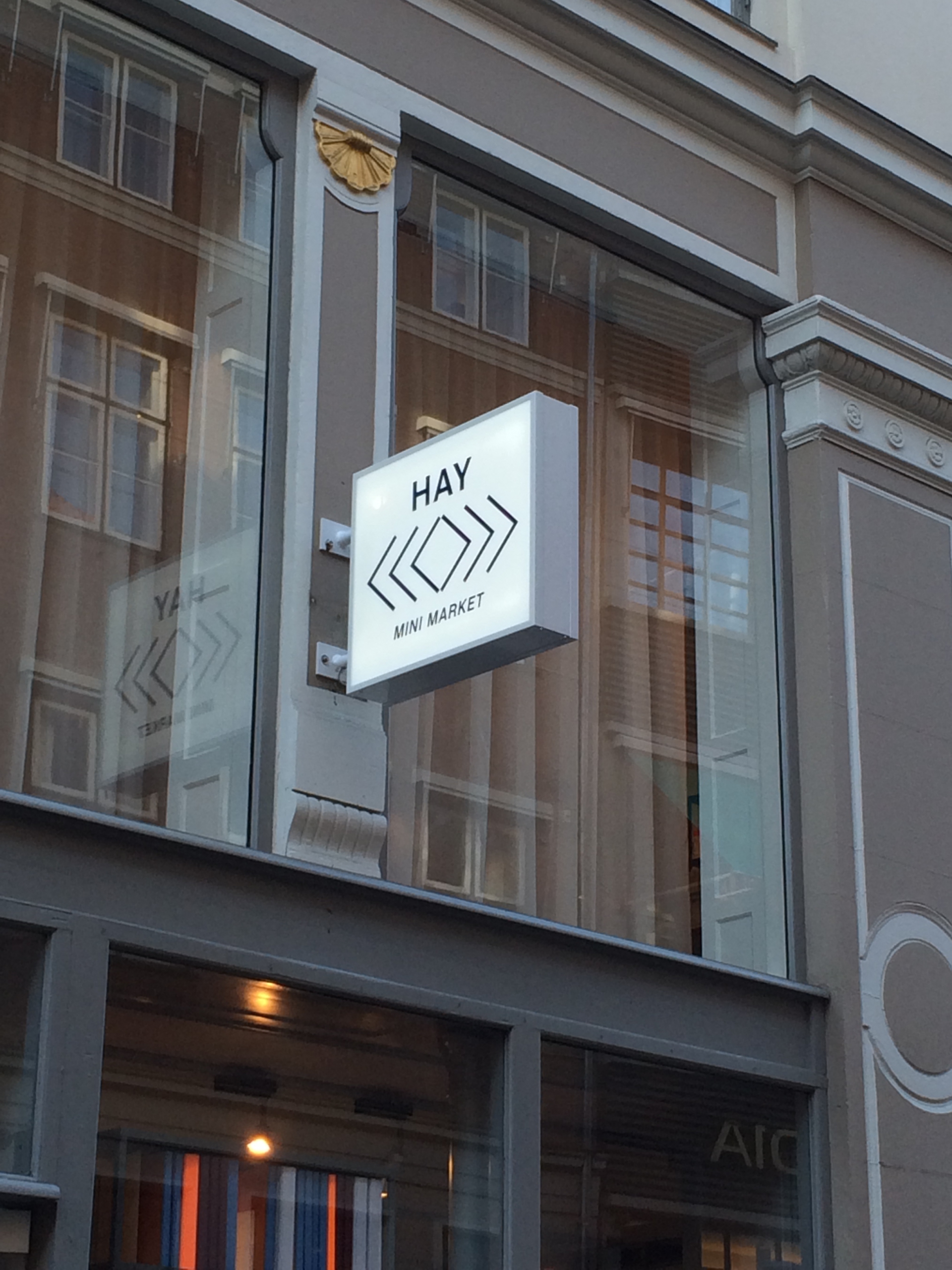  SHOP IDENTITY / HAY