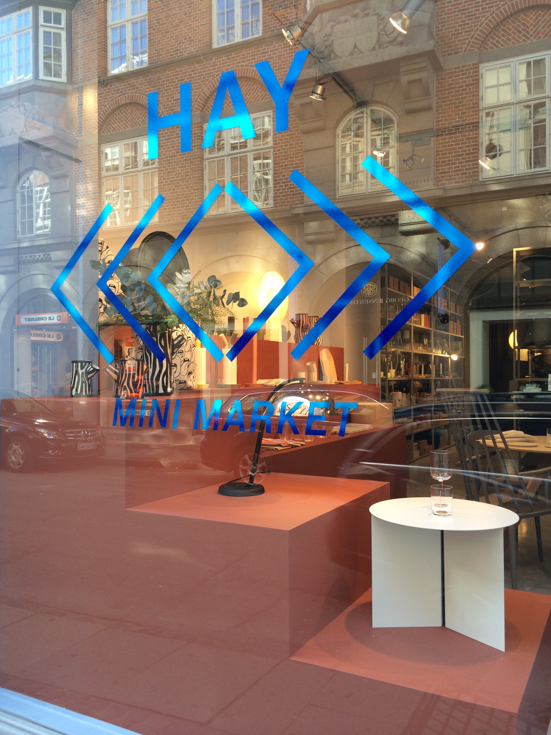  SHOP IDENTITY / HAY
