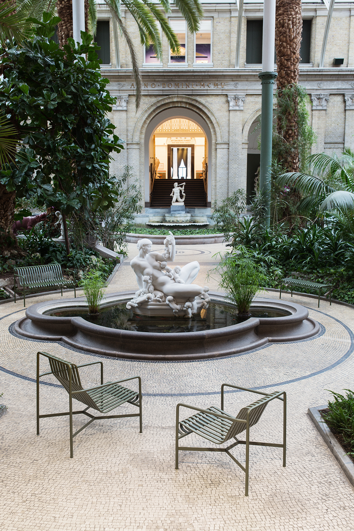  GLYPTOTEKET / HAY